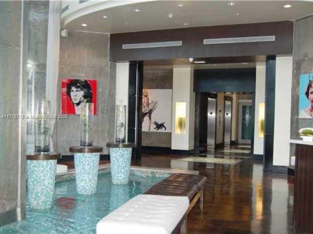 690 SW 1st Ct #2025, Miami FL 33130