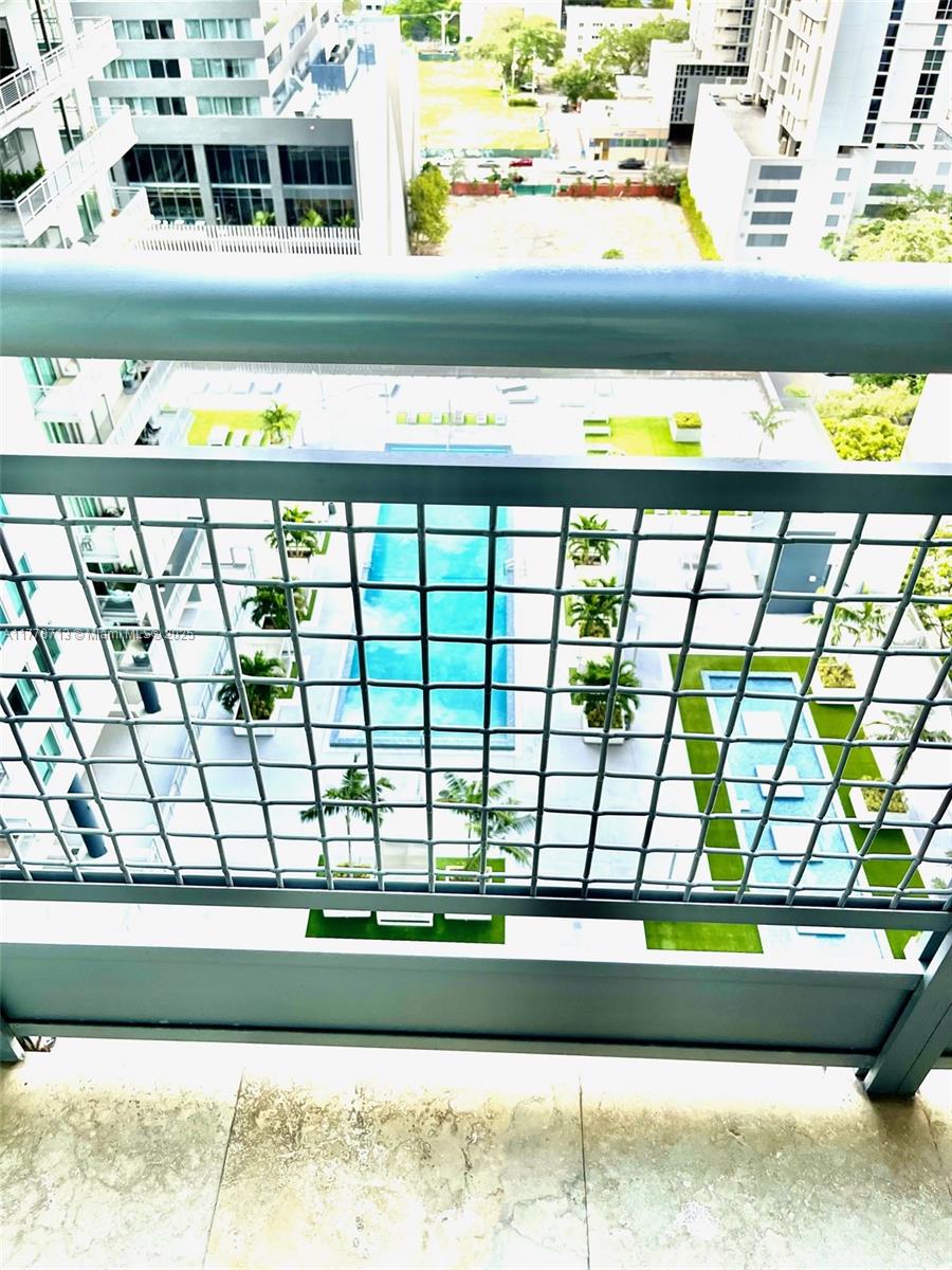690 SW 1st Ct #2025, Miami FL 33130