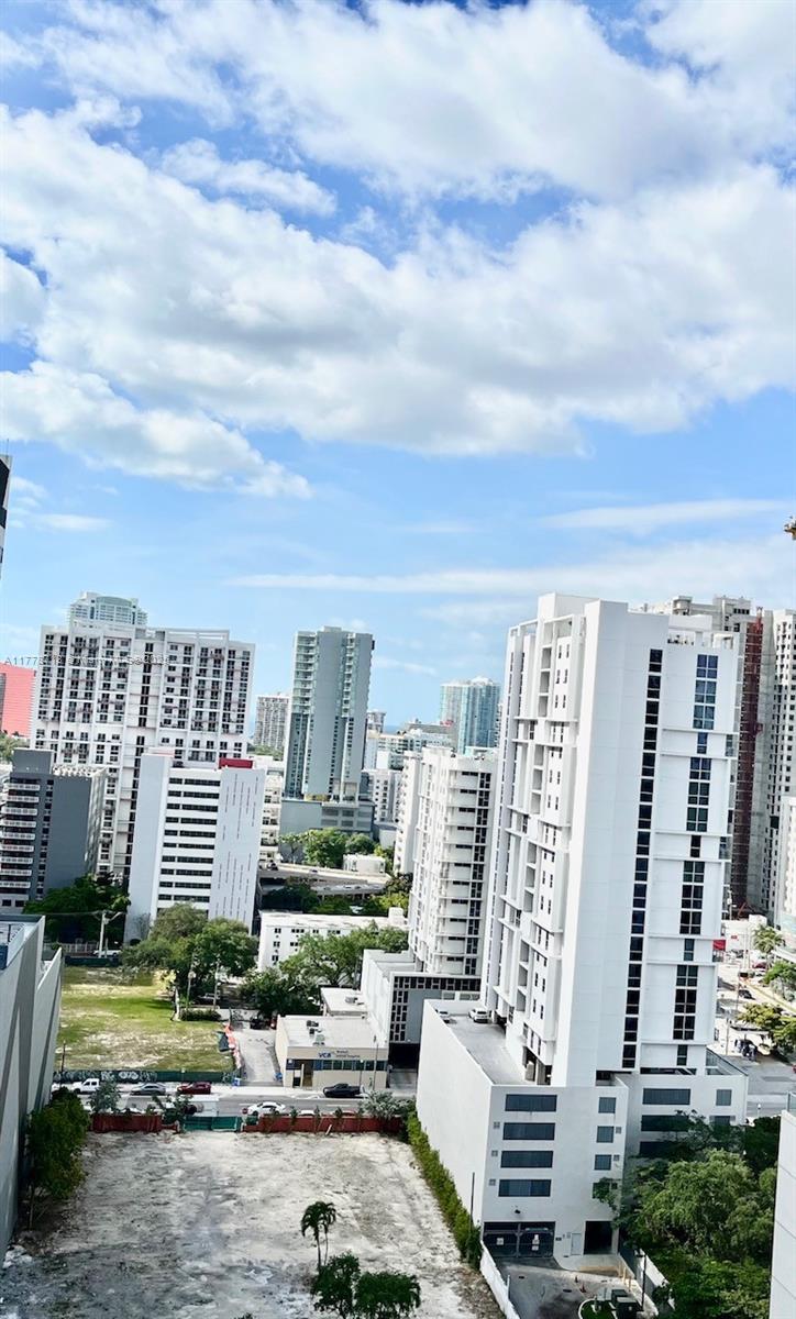 690 SW 1st Ct #2025, Miami FL 33130