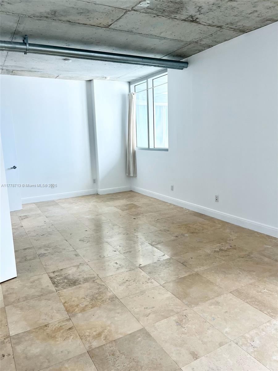 690 SW 1st Ct #2025, Miami FL 33130