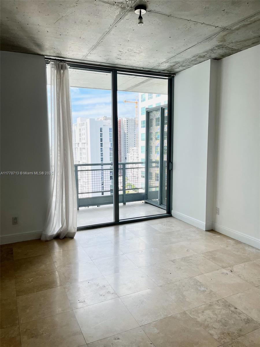 690 SW 1st Ct #2025, Miami FL 33130