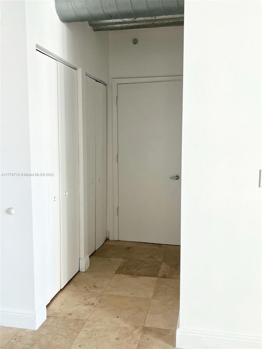 690 SW 1st Ct #2025, Miami FL 33130