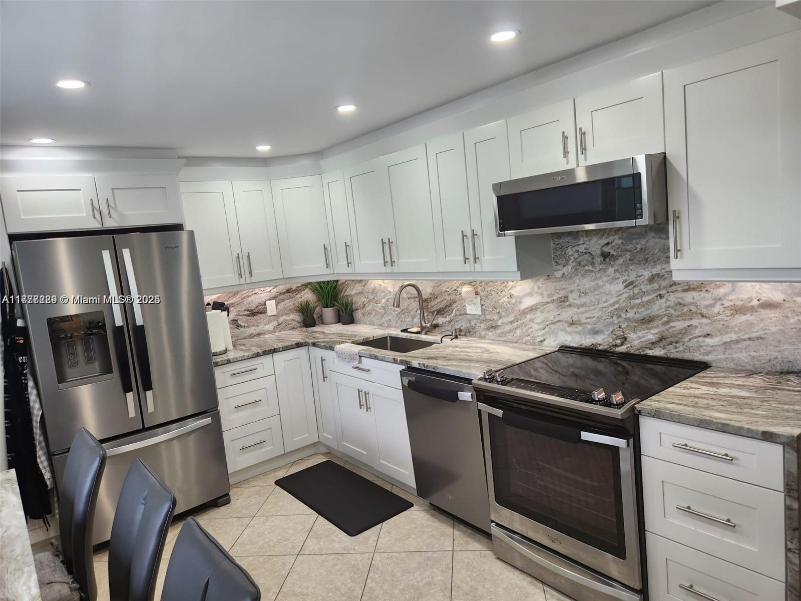806 Cypress Grove Ln #403, Pompano Beach, Florida image 9