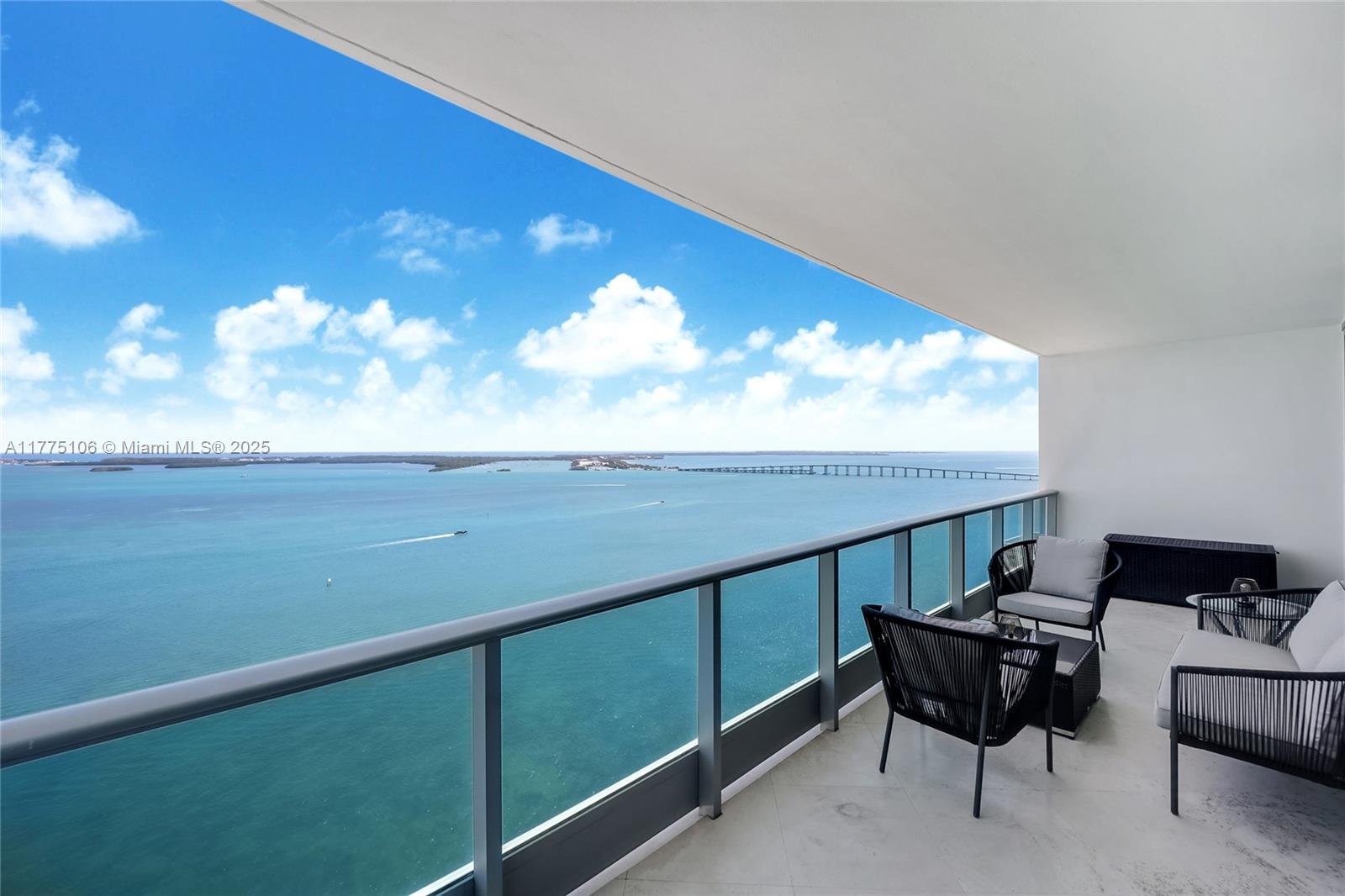 Apartamento à Venda em Miami, FL