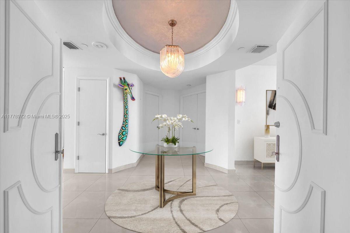 300 S Pointe Dr #3402, Miami Beach FL 33139