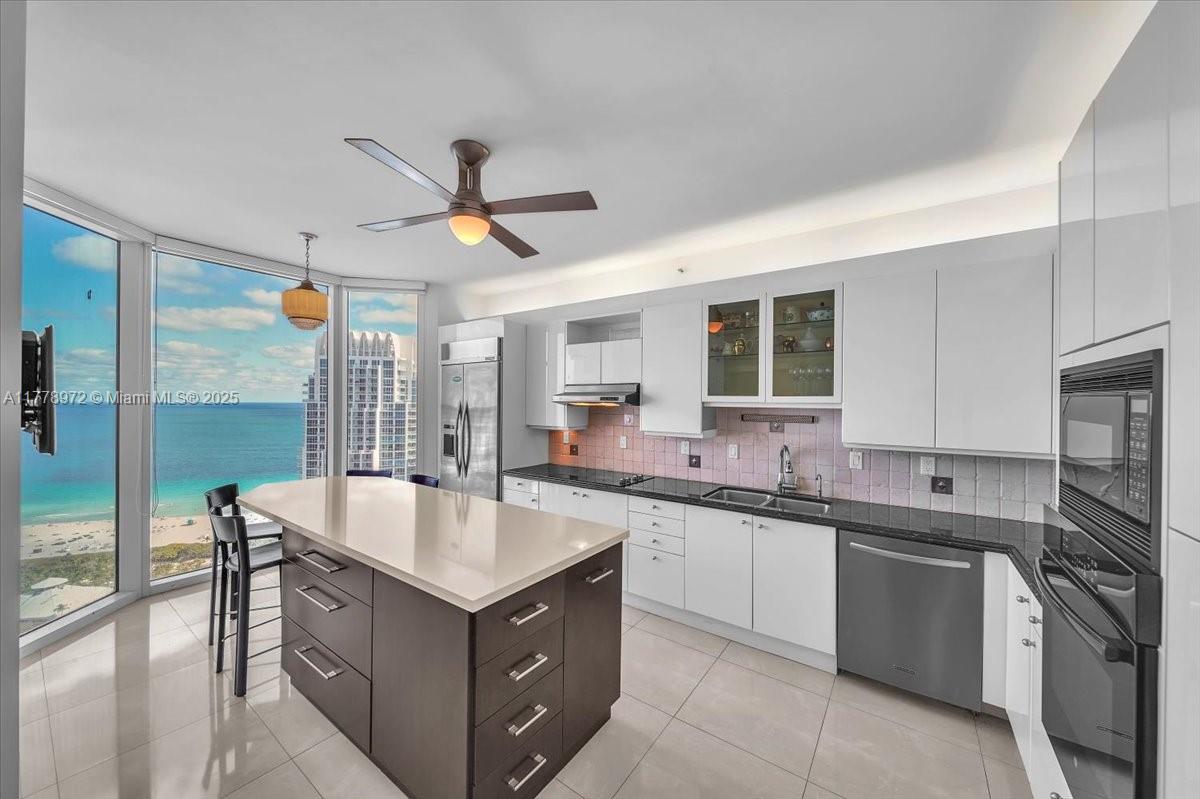 300 S Pointe Dr #3402, Miami Beach FL 33139