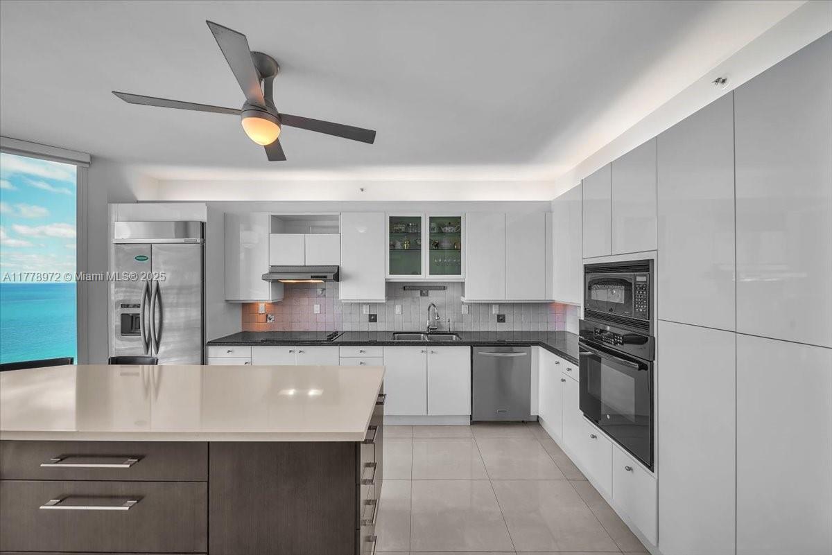 300 S Pointe Dr #3402, Miami Beach FL 33139