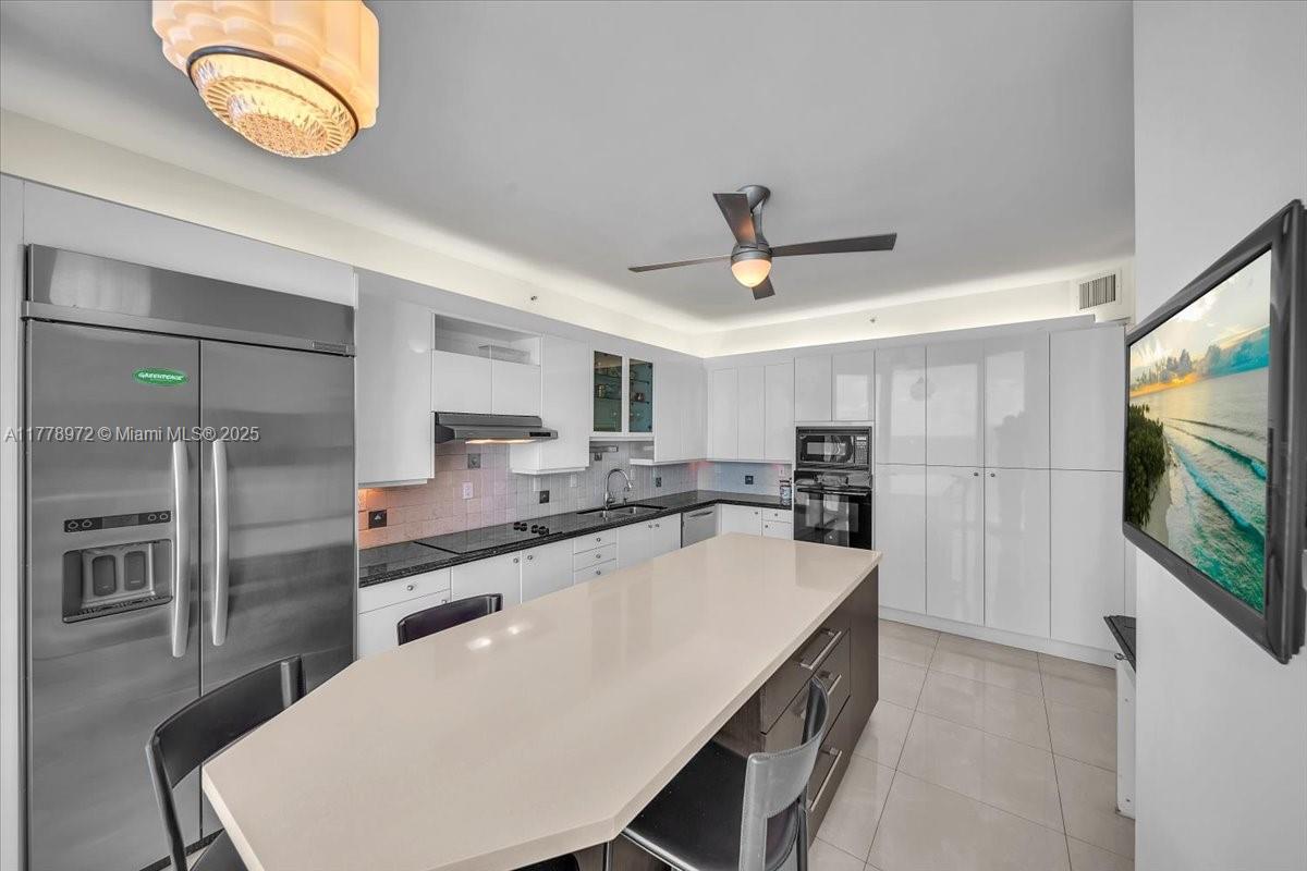 300 S Pointe Dr #3402, Miami Beach FL 33139