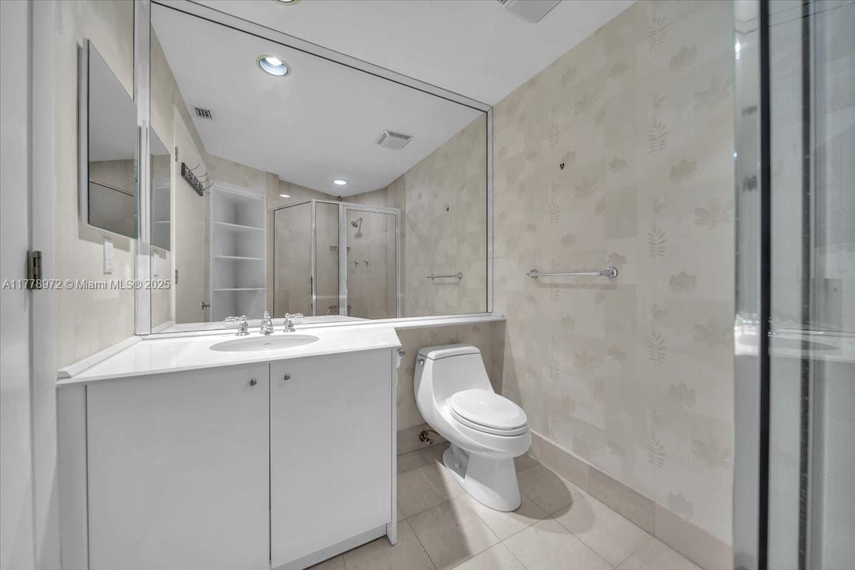 300 S Pointe Dr #3402, Miami Beach FL 33139