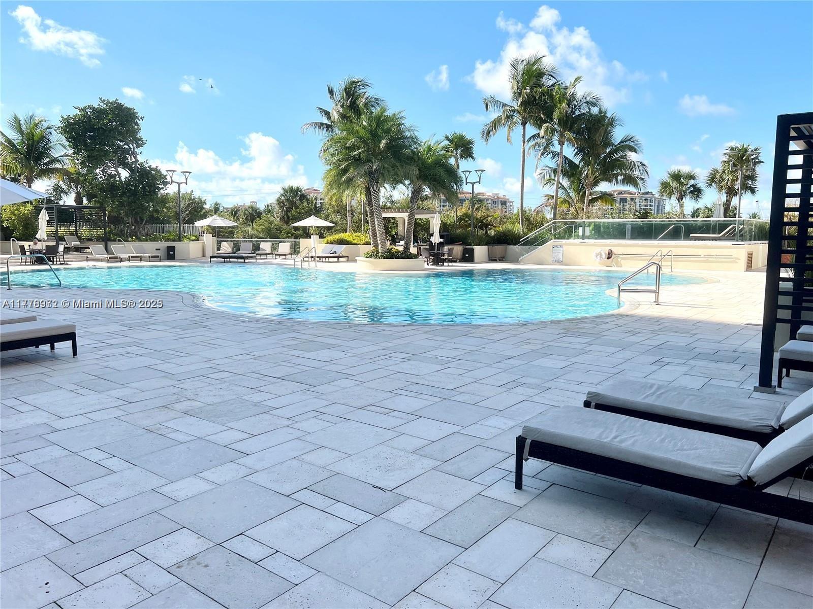 300 S Pointe Dr #3402, Miami Beach FL 33139