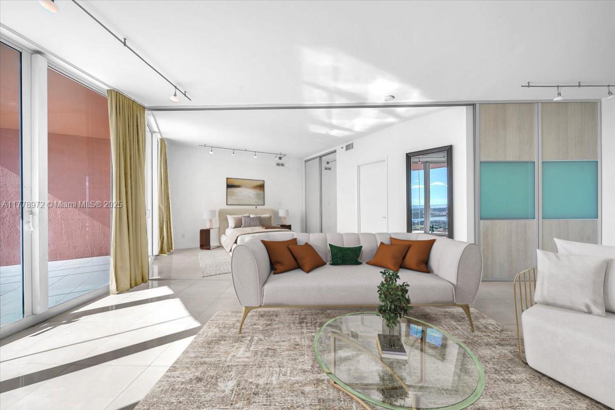 300 S Pointe Dr #3402, Miami Beach FL 33139