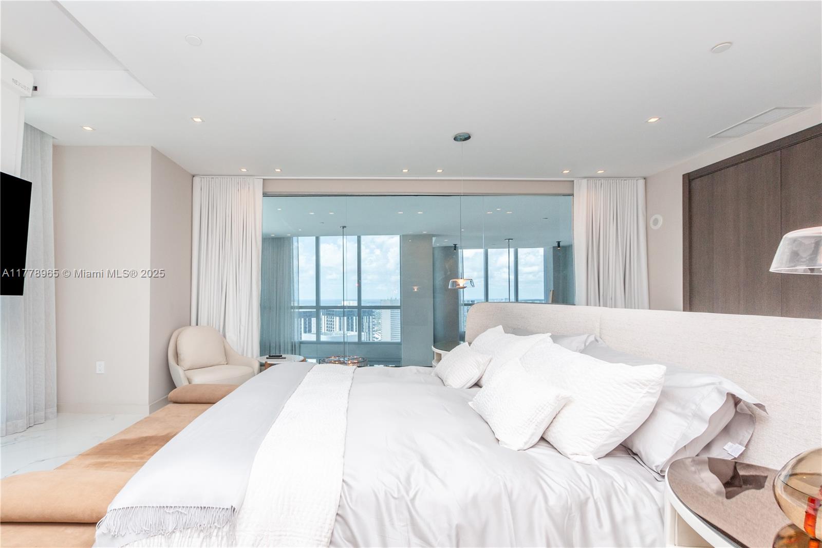851 NE 1st Ave #4611, Miami FL 33132
