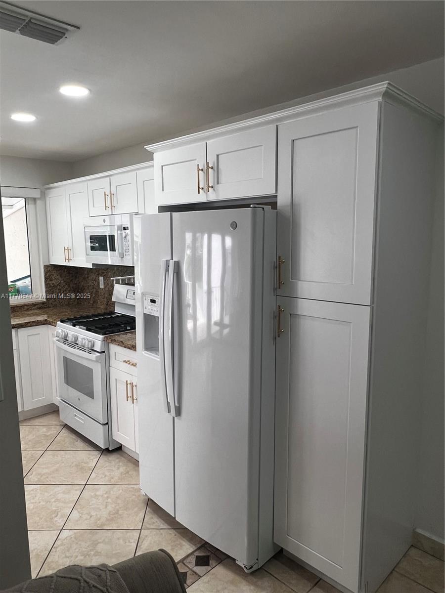 6936 Holly Rd, Miami Lakes, Florida image 18