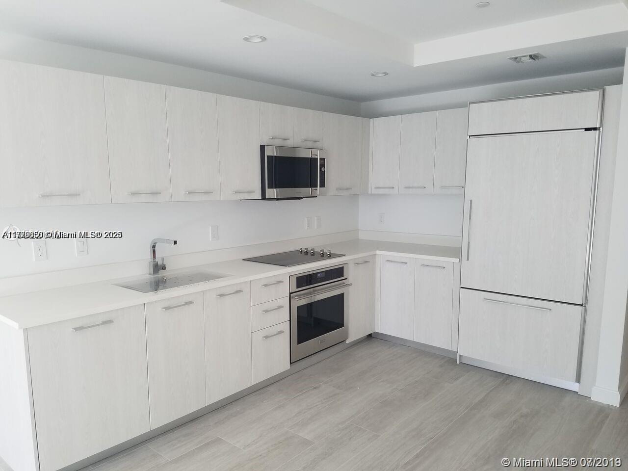 55 SW 9th St #1805, Miami FL 33130