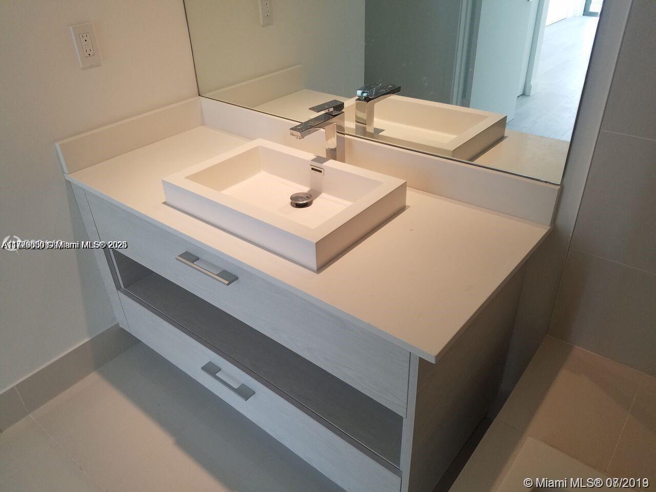 55 SW 9th St #1805, Miami FL 33130