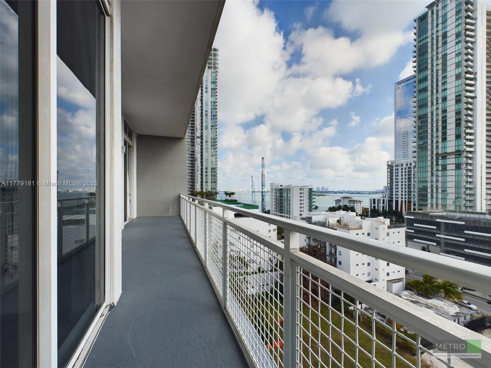 444 NE 30th St 1104