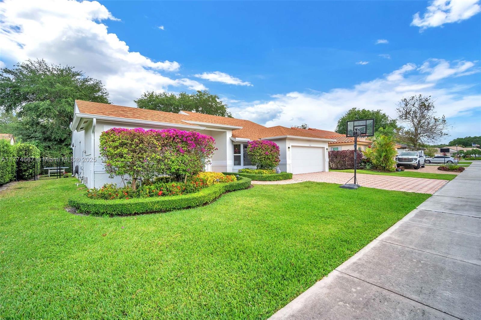 1482 SW 97th Ln, Davie, Florida image 2