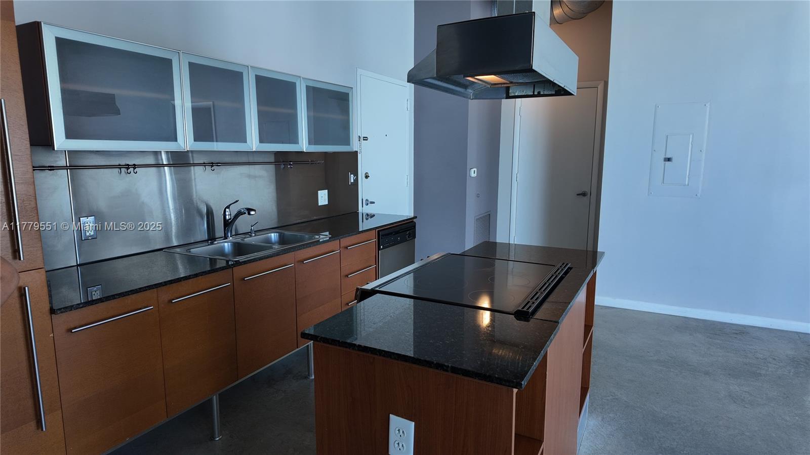 10 SW South River Dr 610