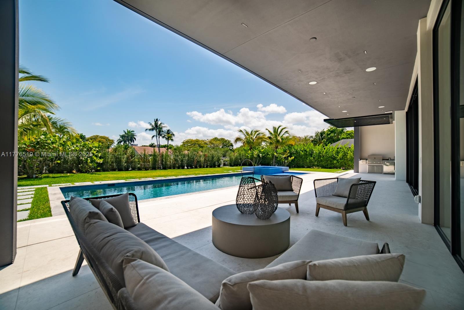 493 Holiday Dr, Hallandale Beach, Florida image 11
