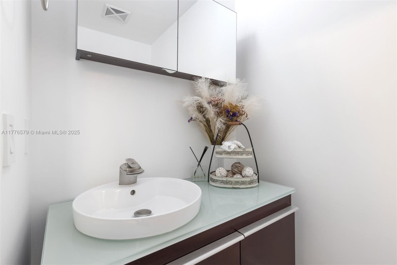 60 SW 13th St #1118, Miami FL 33130