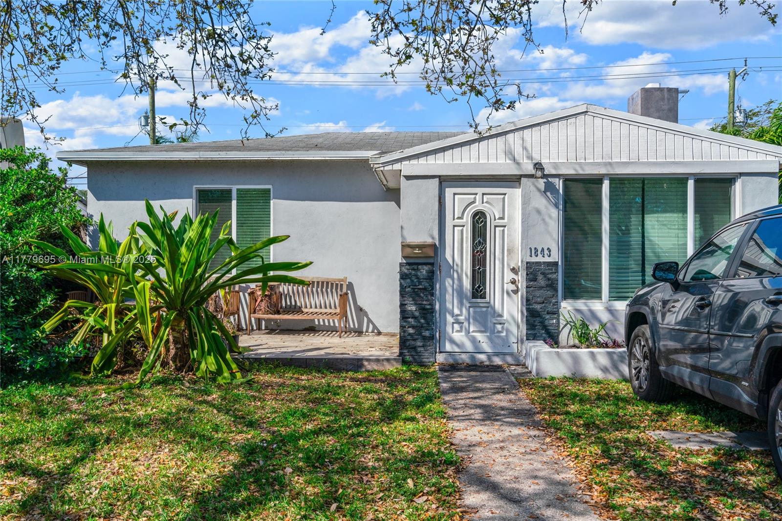 1843 SW 4th Ave, Fort Lauderdale, Florida image 2