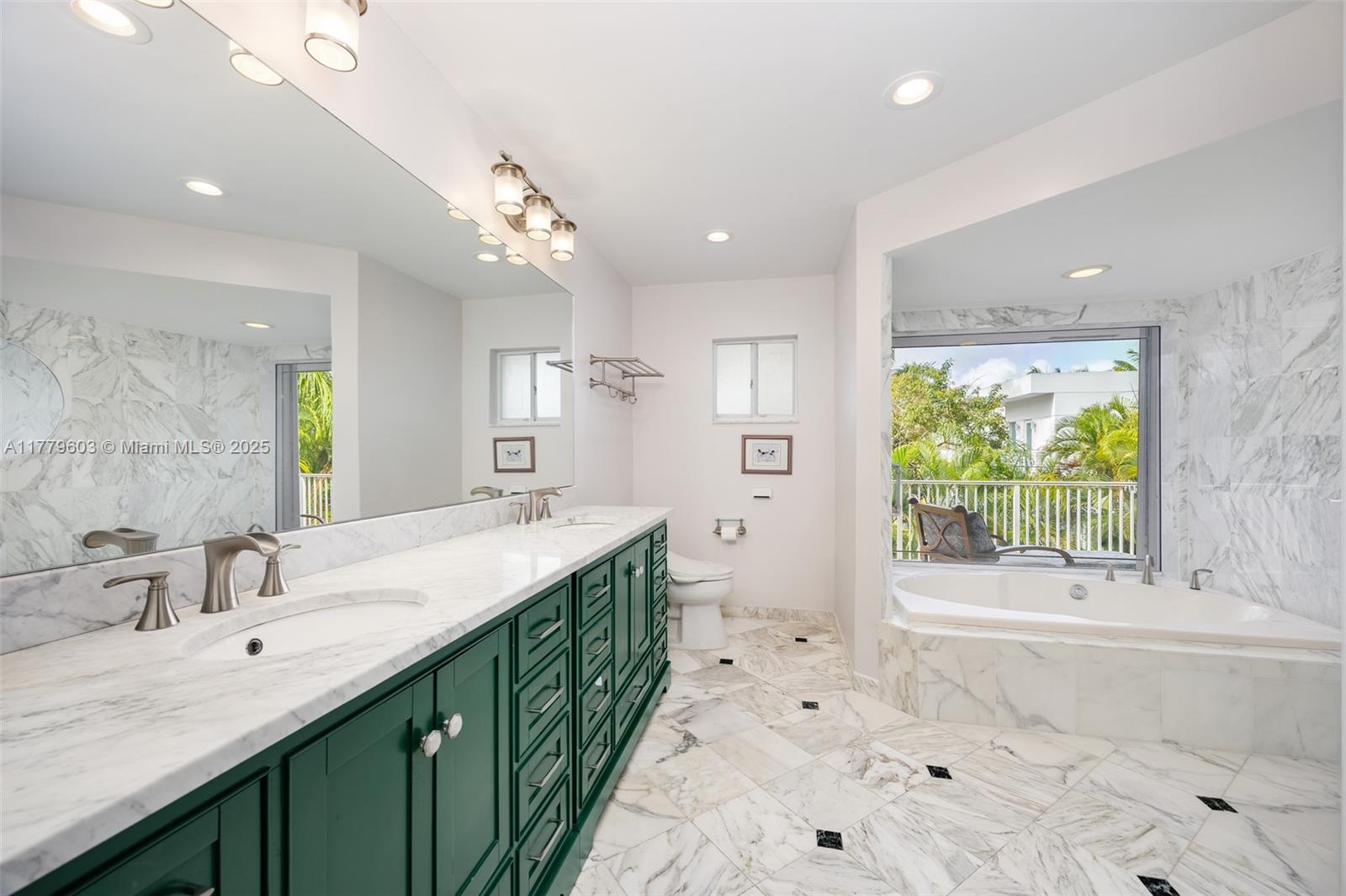 4085 Battersea Rd, Coconut Grove, Florida image 10