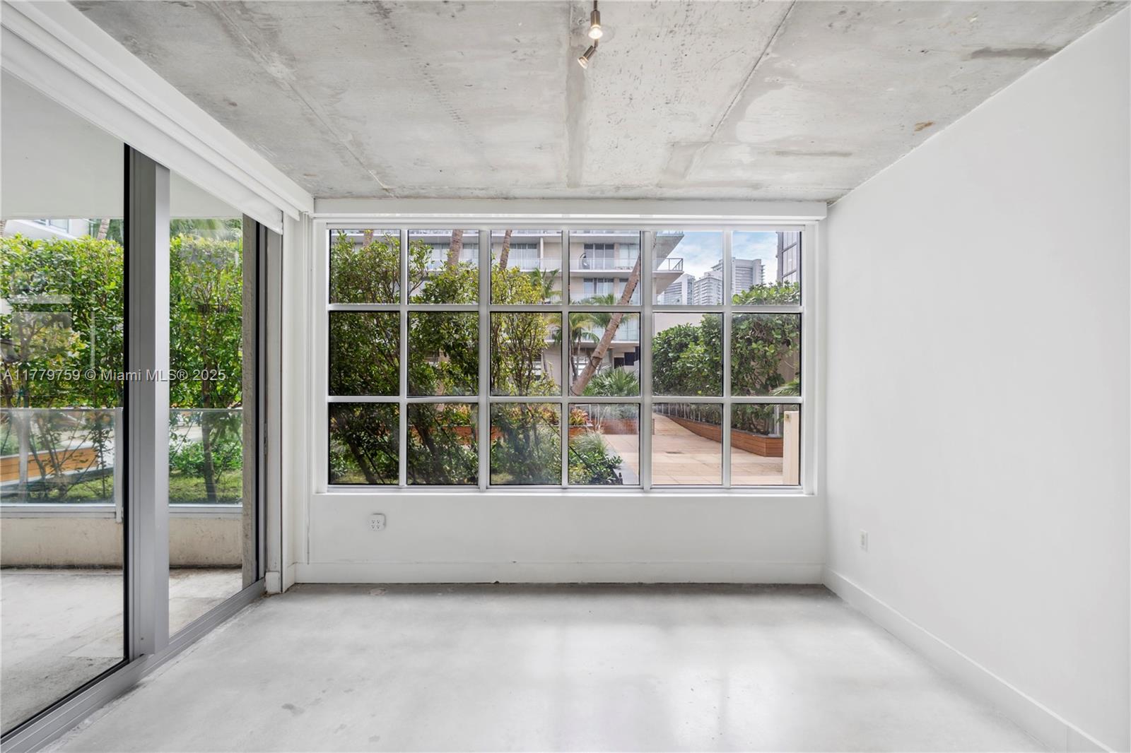 Listing Photo 11