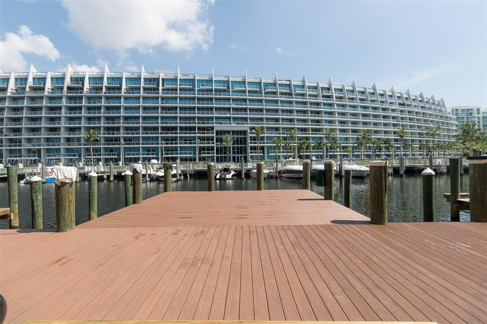 3001 NE 185th St #113, Aventura, Florida image 2