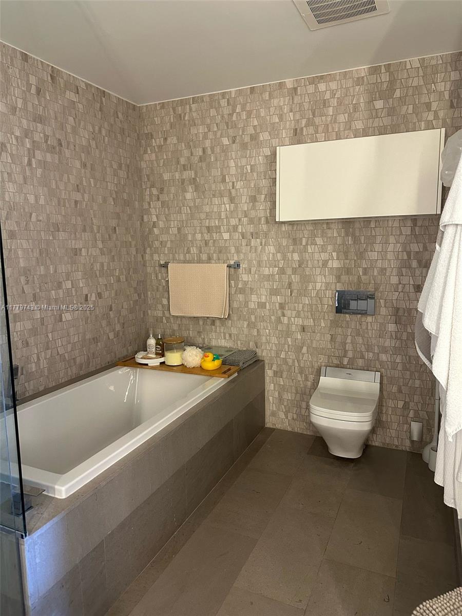 88 SW 7th St #2509, Miami FL 33130