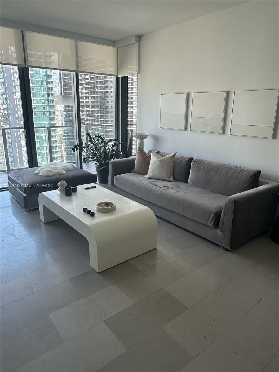 88 SW 7th St #2509, Miami FL 33130