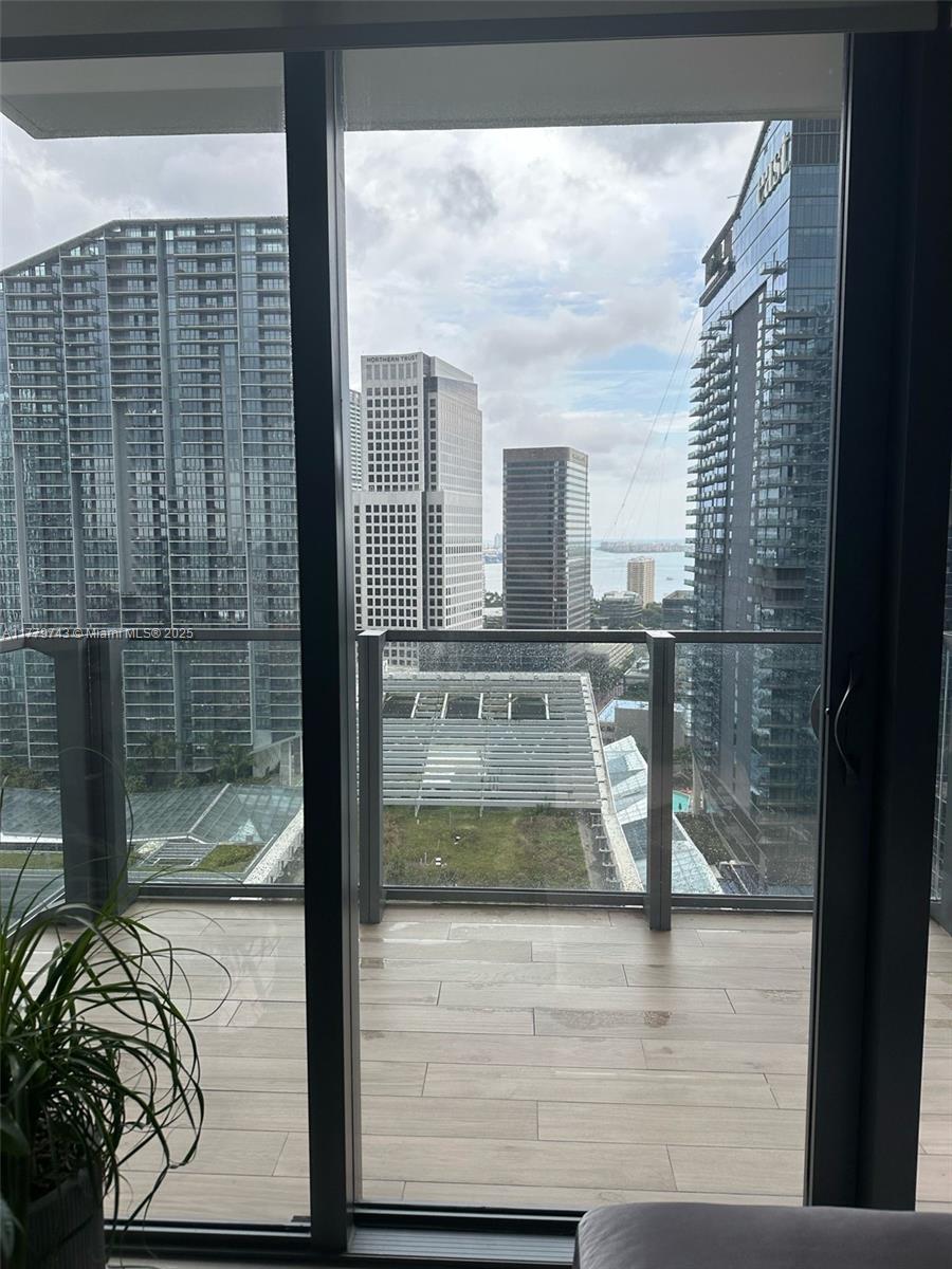 88 SW 7th St #2509, Miami FL 33130