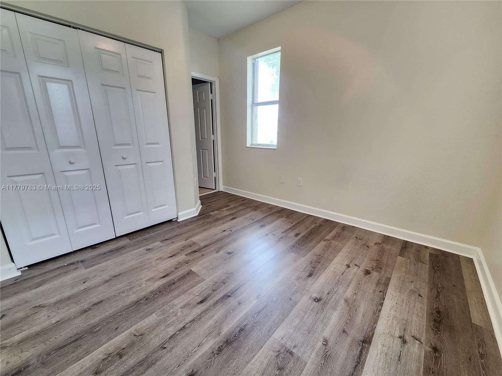 Listing Photo 12