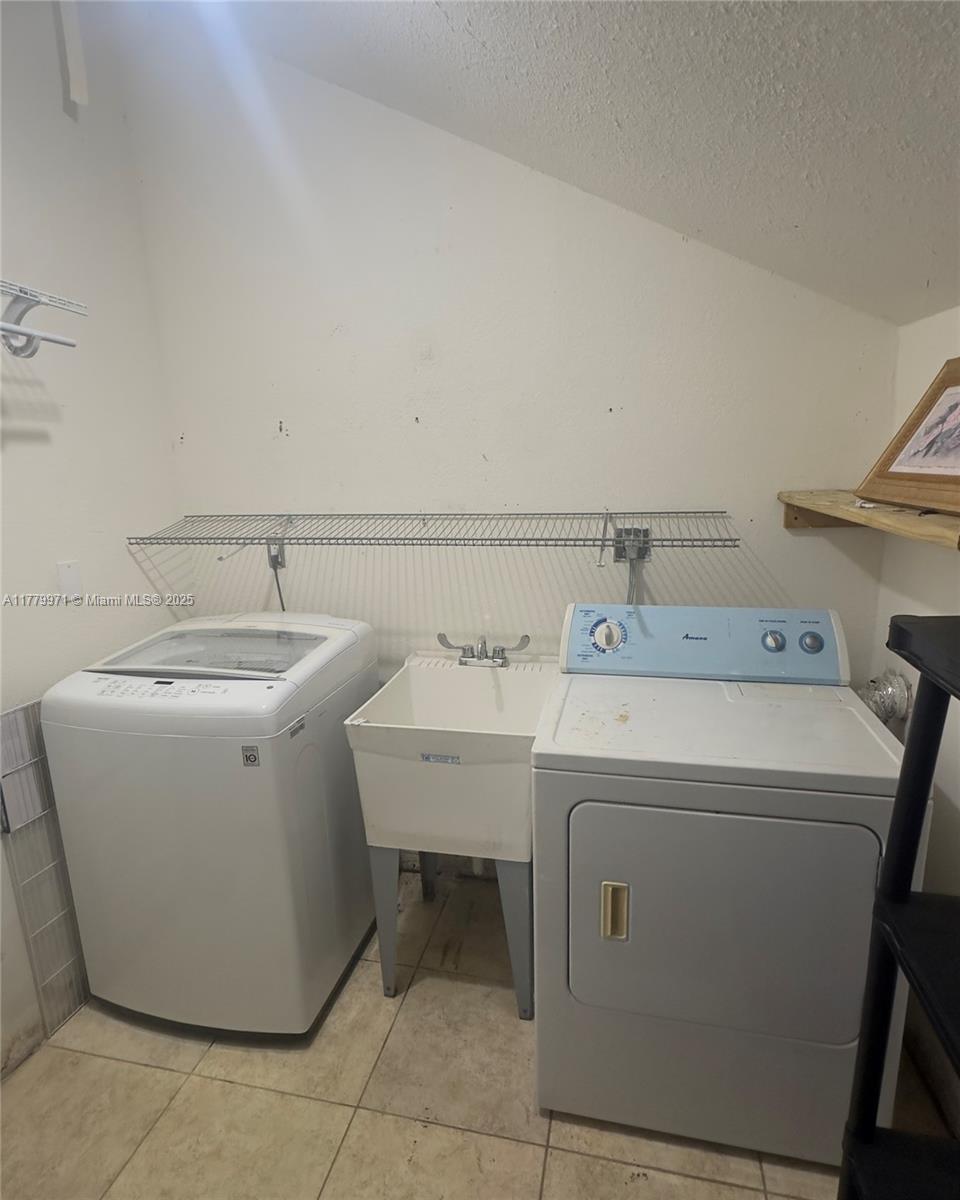 2218 Harding St, Hollywood, Florida image 21