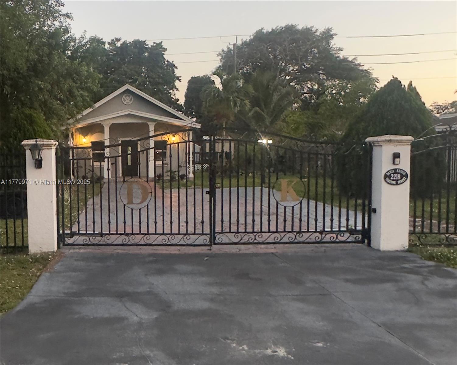 2218 Harding St, Hollywood, Florida image 24