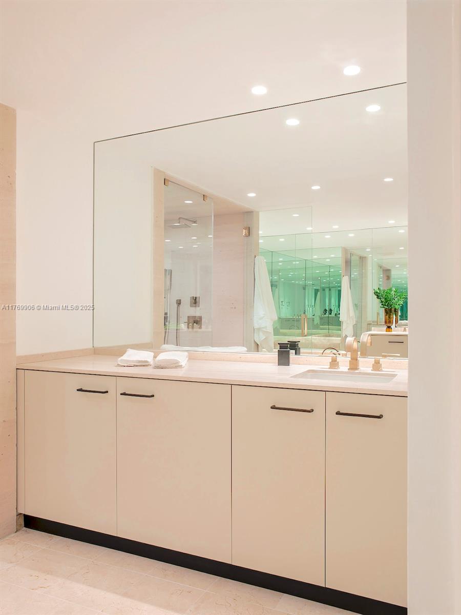 430 Grand Bay Dr 603