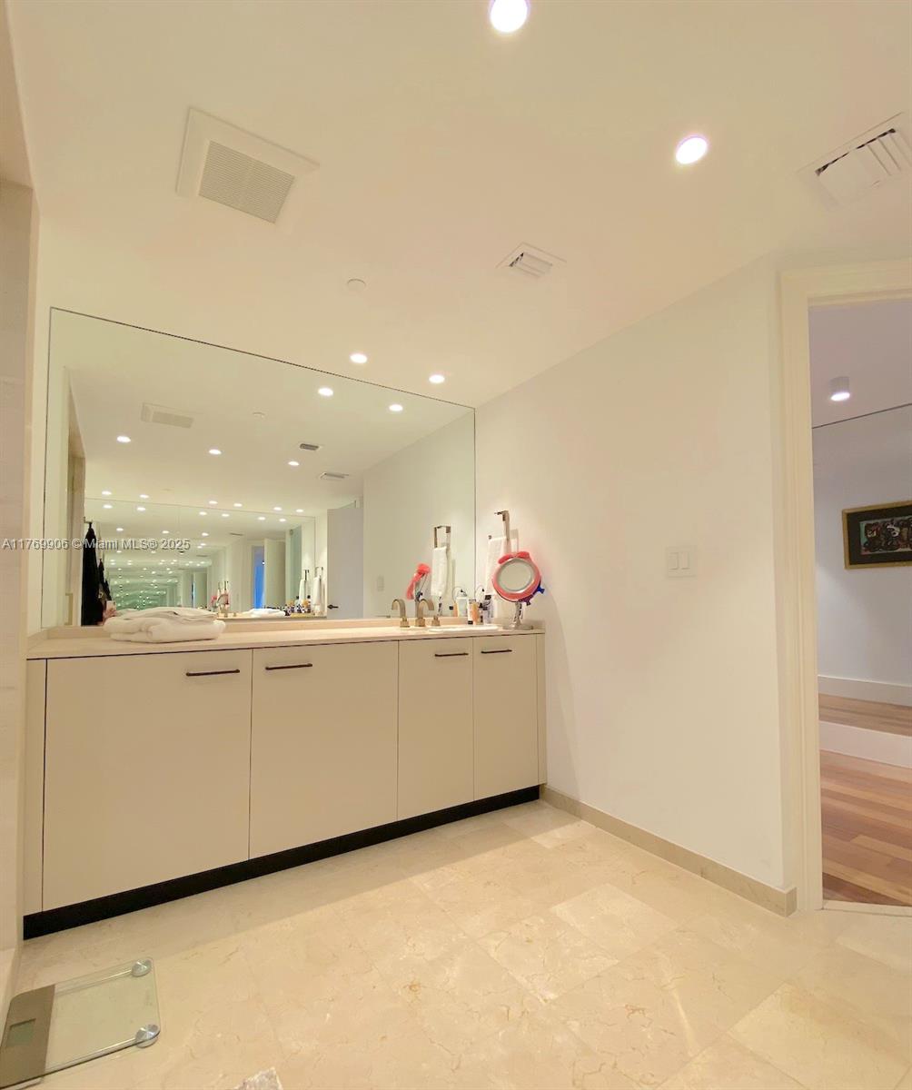 430 Grand Bay Dr 603
