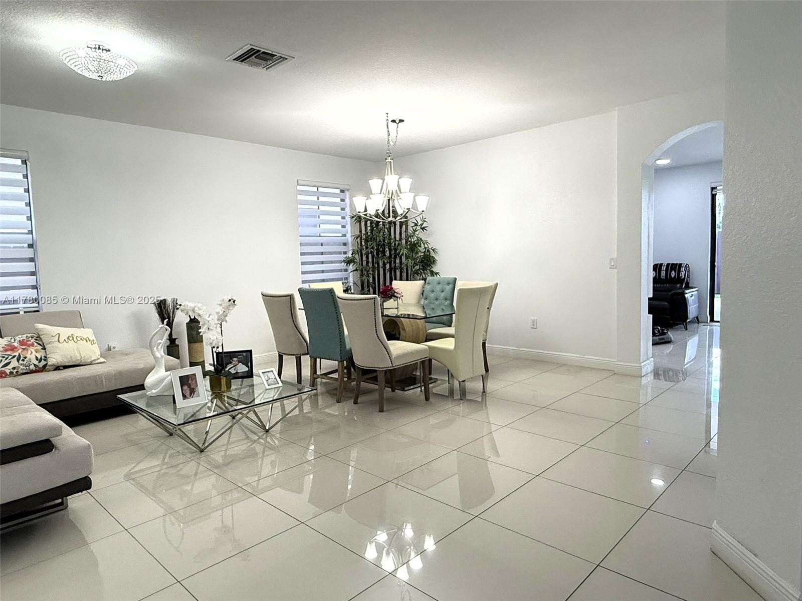 10060 NW 86th Ter, Doral, Florida image 15