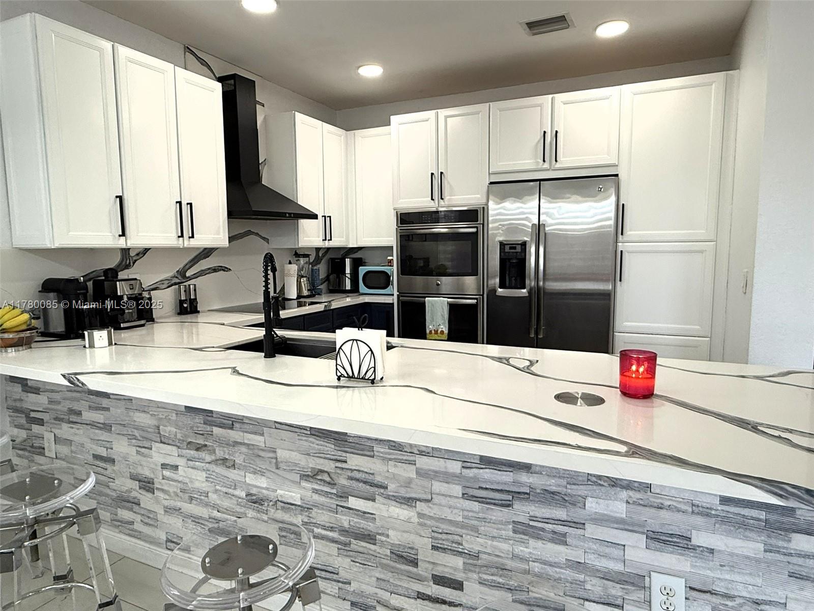 10060 NW 86th Ter, Doral, Florida image 3