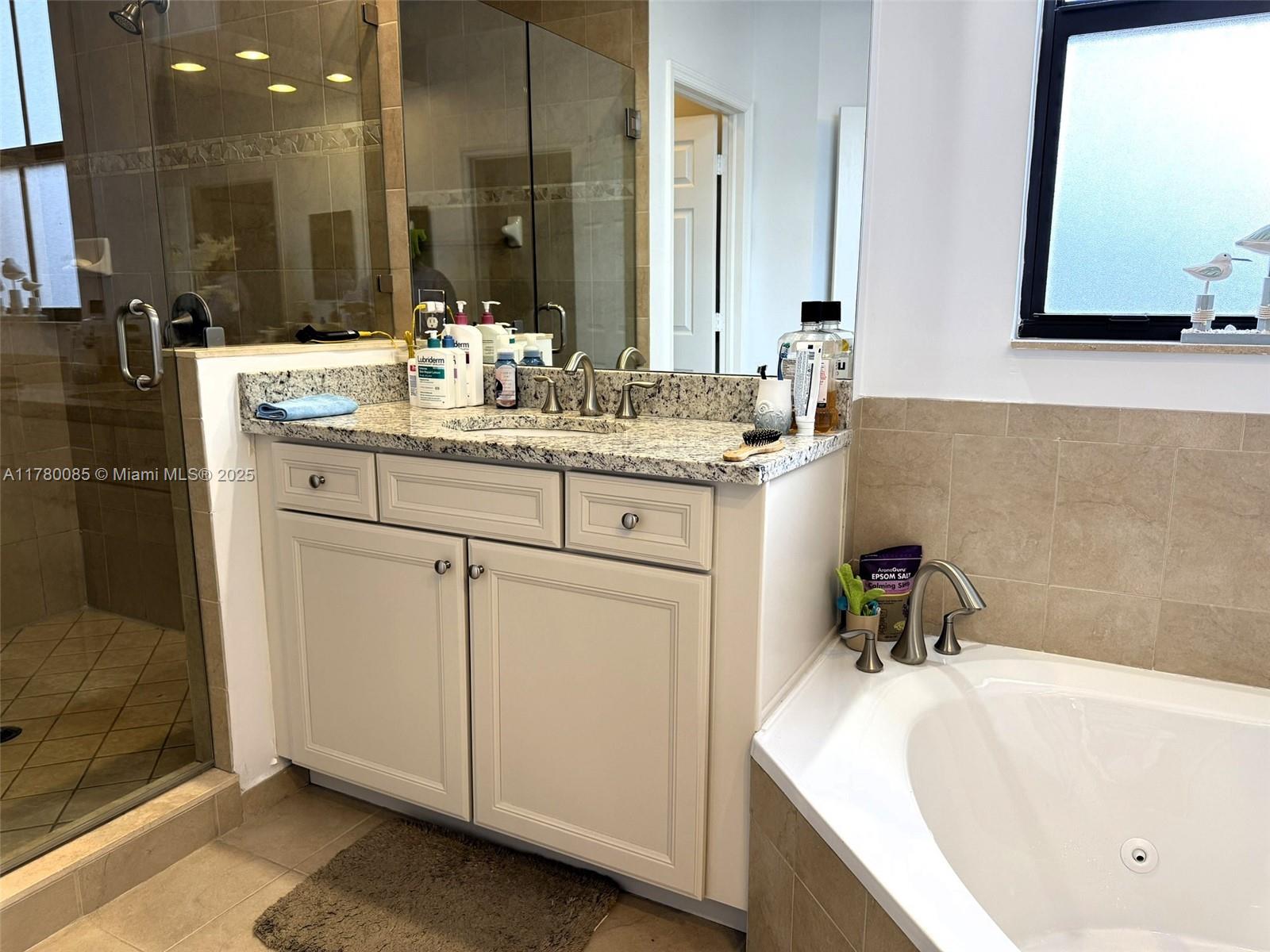 10060 NW 86th Ter, Doral, Florida image 32