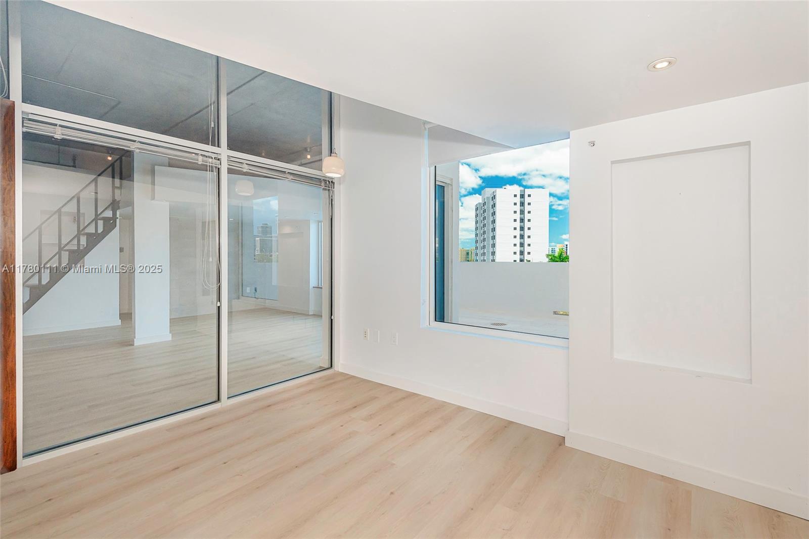 Listing Photo 12