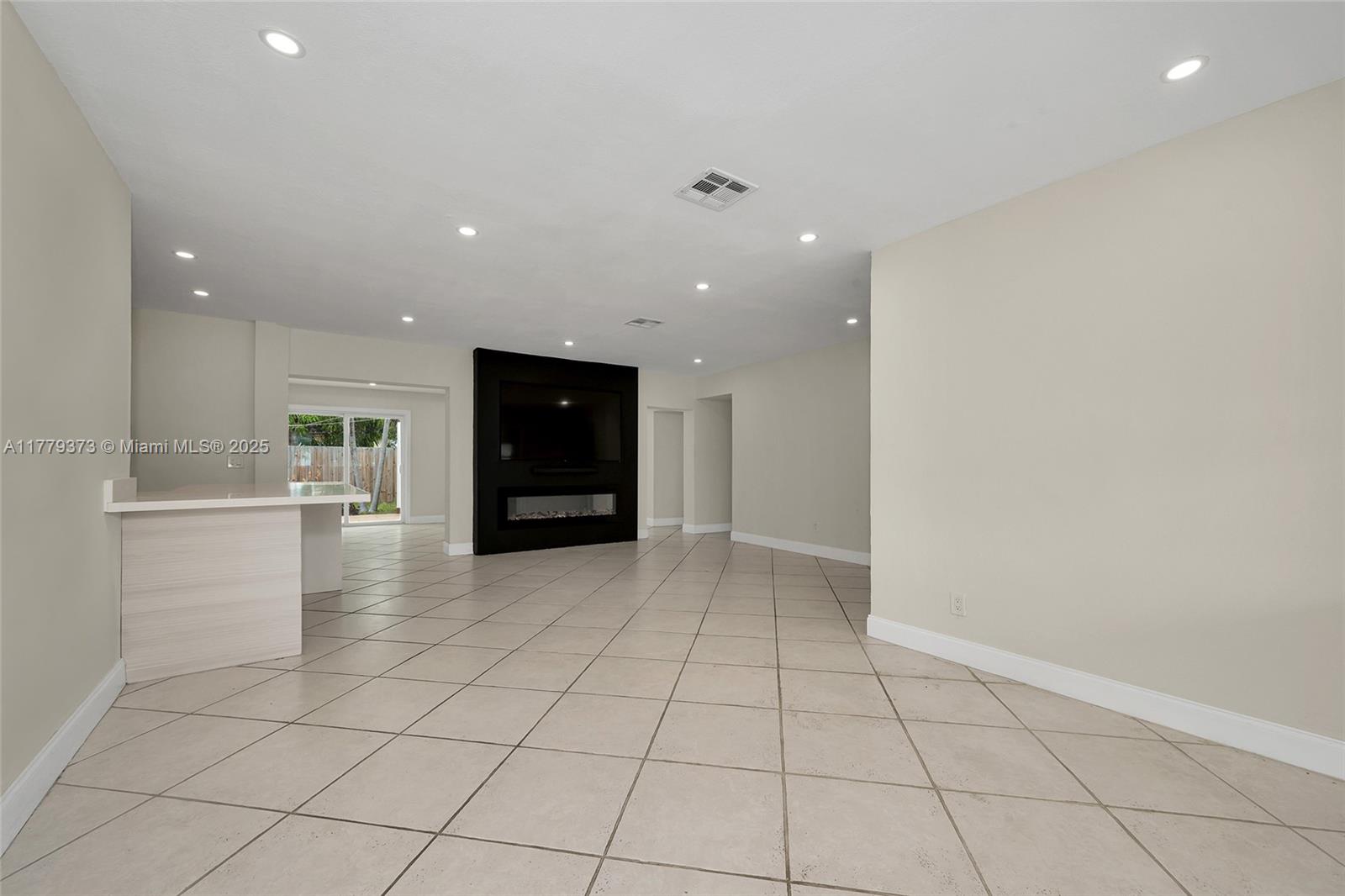 411 NE 58th Ct, Oakland Park, Florida image 6