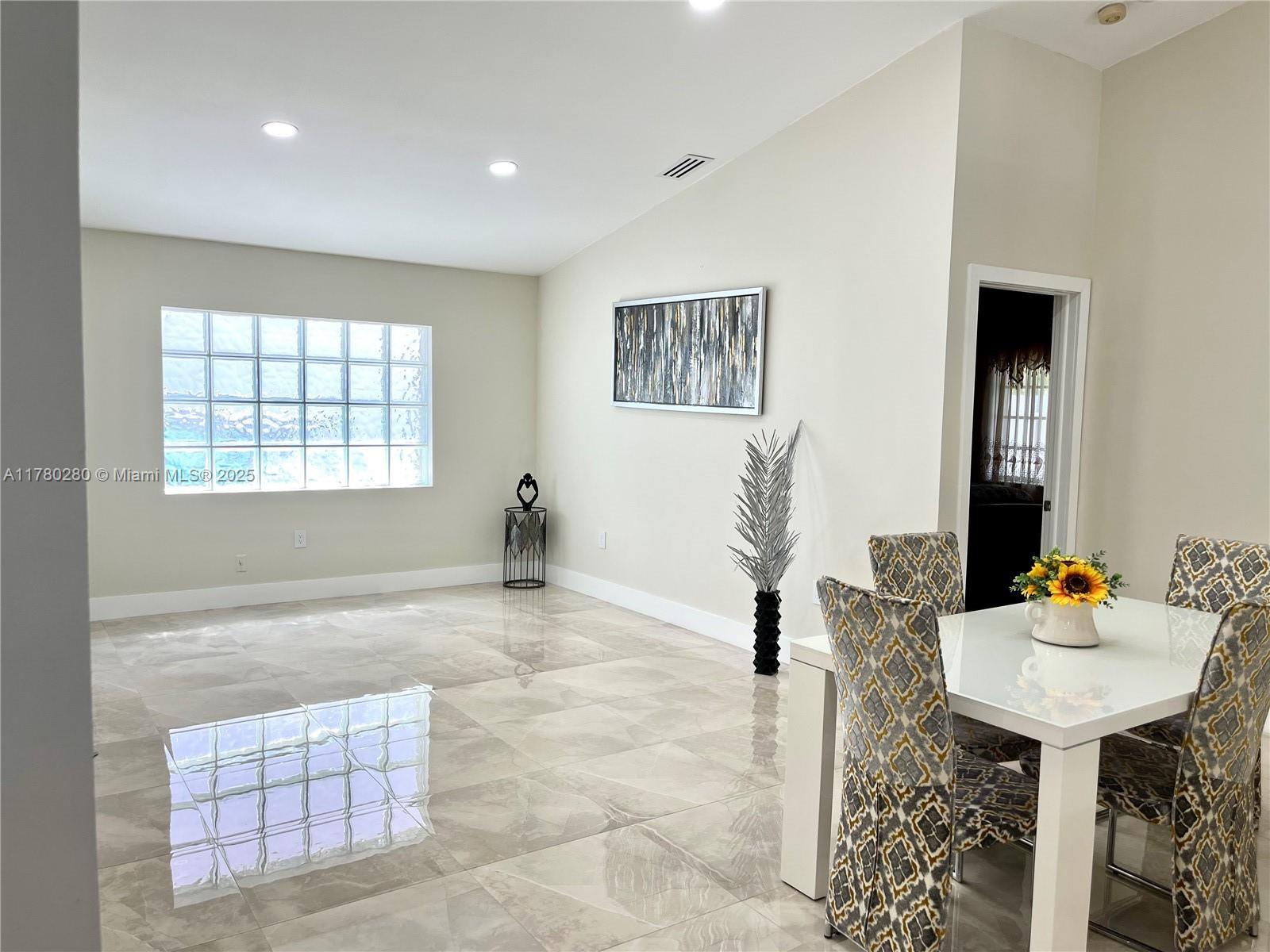 17654 SW 6th St, Pembroke Pines, Florida image 8