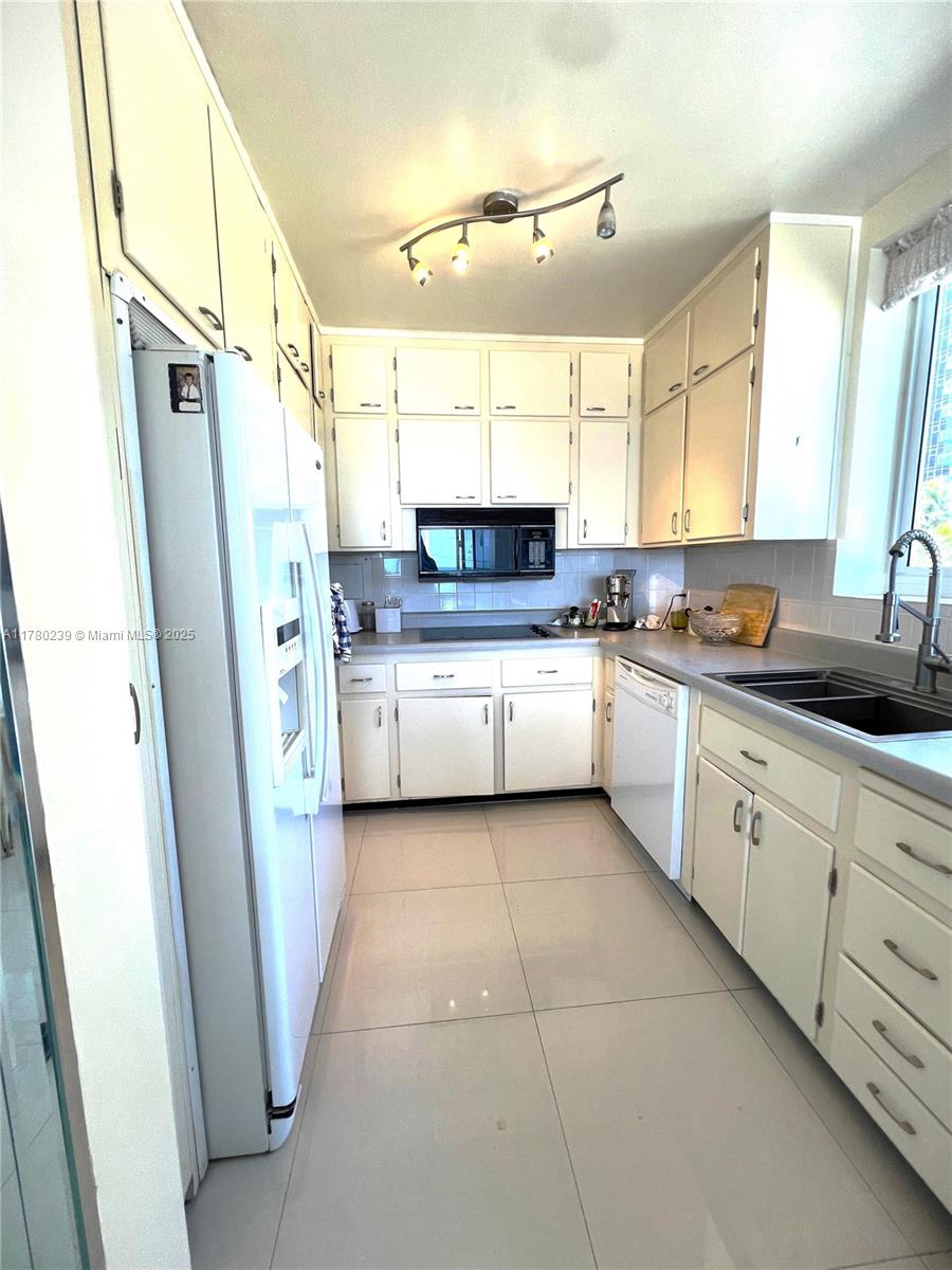 Listing Photo 9