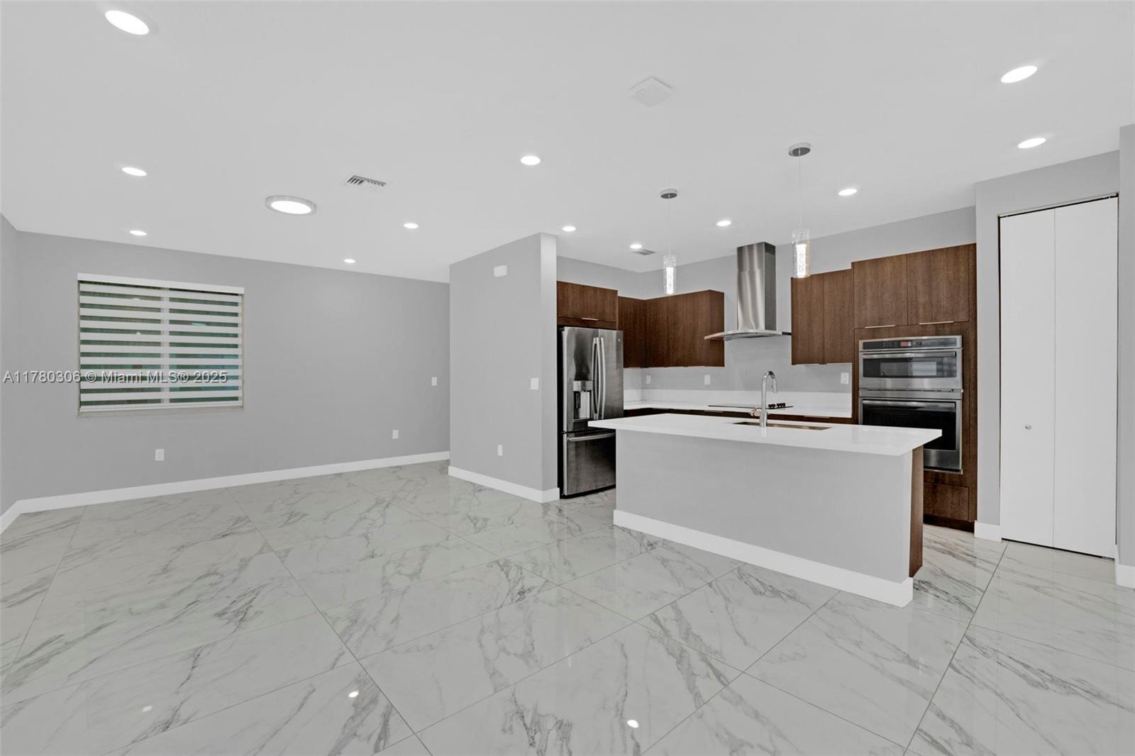 10259 NW 66th St, Doral, Florida image 10
