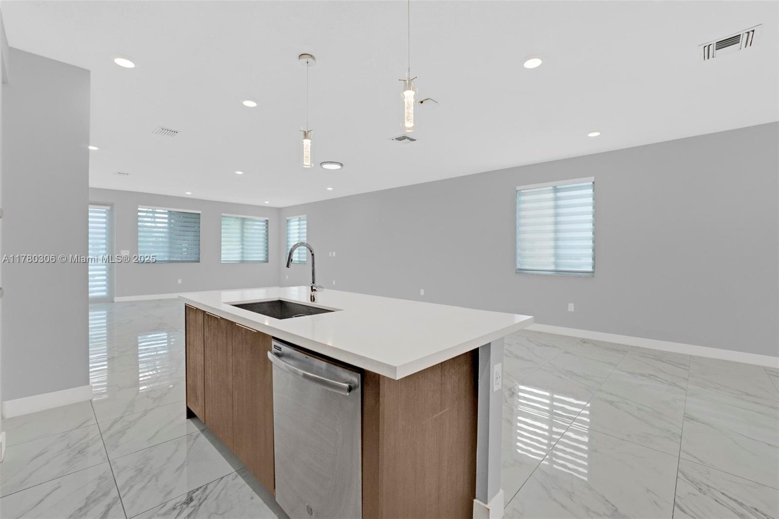 10259 NW 66th St, Doral, Florida image 18