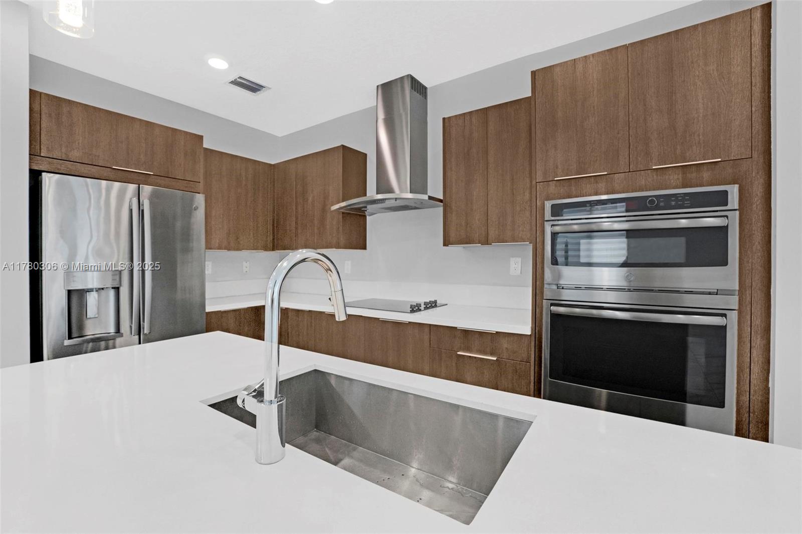 10259 NW 66th St, Doral, Florida image 19