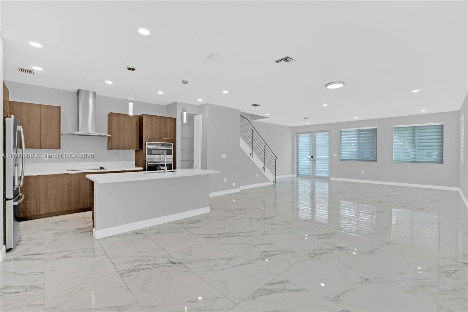 10259 NW 66th St, Doral, Florida image 2