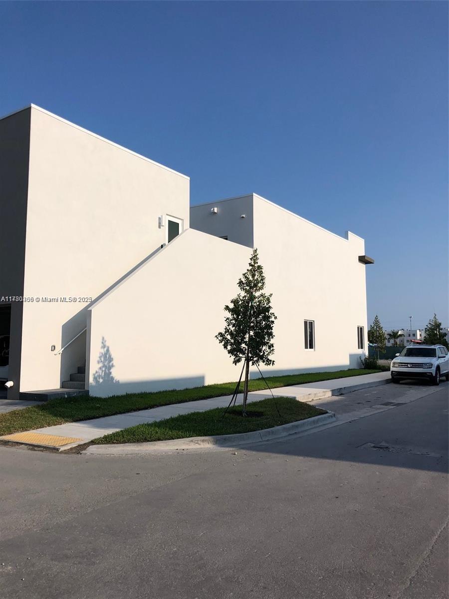 10259 NW 66th St, Doral, Florida image 3