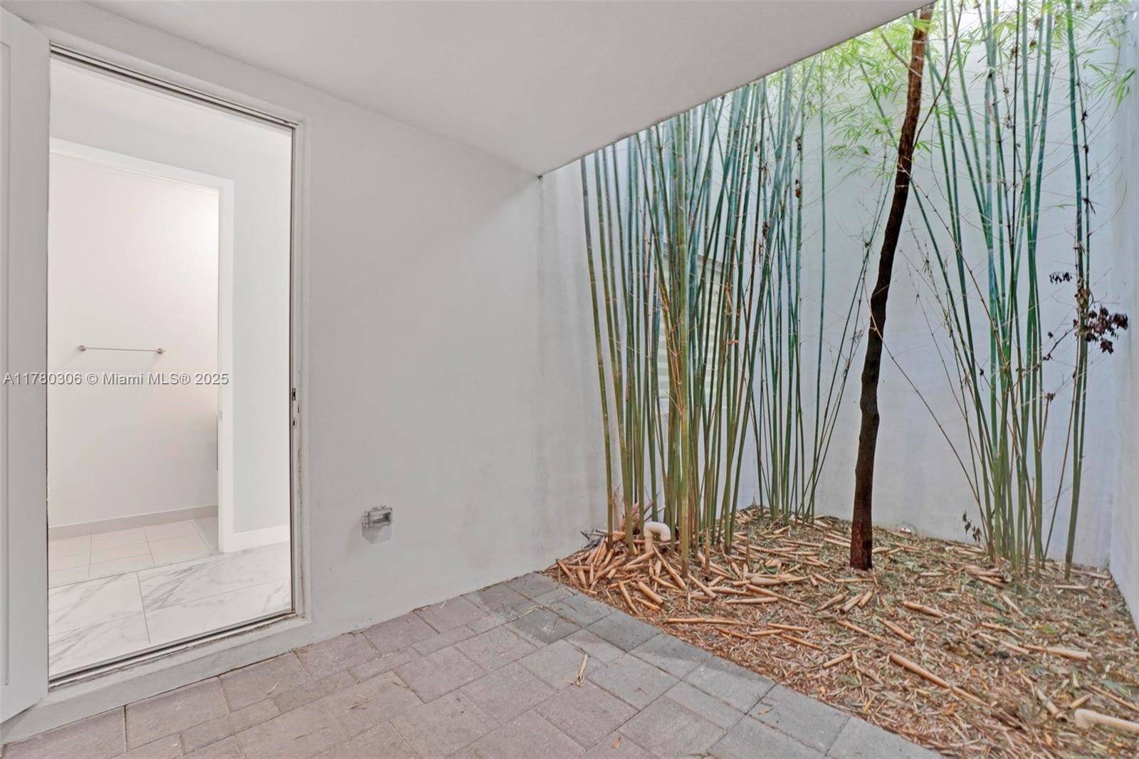 10259 NW 66th St, Doral, Florida image 33