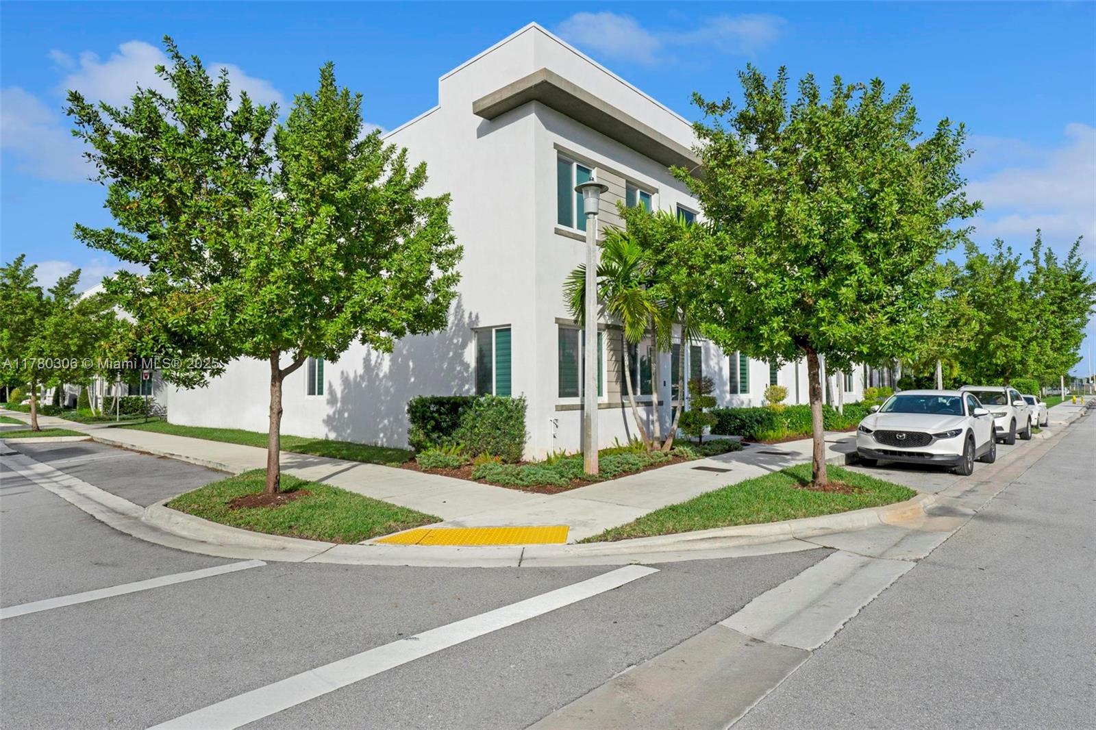 10259 NW 66th St, Doral, Florida image 5